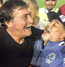 His playing is technically strong and his interpretation are full of vitality and interest. Julio Falcioni Diego Fotos Risa Futbol