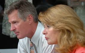 Scott Brown courts the female vote with Quincy businesswomen