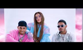 Despeinada fue dada a conocer por ozuna el 29 de agosto de 2020, mediante un adelanto que compartió en un video en directo en su cuenta de instagram. Despeinada Es El Tema Que Une A Ozuna Y Camilo