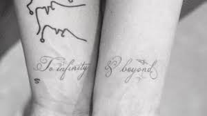 Fans think sophie turner's tattoo is a game of thrones finale spoiler. Game Of Thrones Star Sophie Turner Partnertattoo Mit Joe Jonas