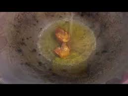 Dalam episod pertama siri resepi tok, fendi ke bayan lepas, pulau pinang untuk mempelajari proses pembuatan nasi dalca. Resepi Kuih Tok Aji Serban