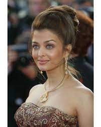 Gorgeous designer sarees that you can't stop wearing. Les Plus Belles Actrices Indiennes Aishwarya Rai Makeup Beautiful Eyes Most Beautiful Women