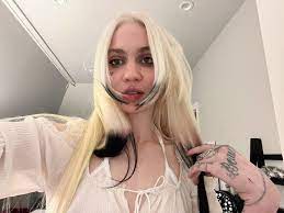 New Pic ✨ : r/Grimes