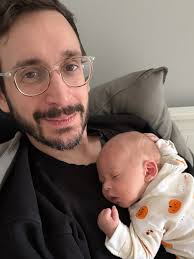 ᓭᓯᐹᐢᑲᐧᑖᐦᑎᐠ // sesipâskwatâhtik// maple tree The red maple is a medium to  large deciduous tree named for its distinctive red fall leaves, fruits,  flowers and twigs. Its bark is smooth and grey