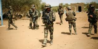 Les pertes militaires françaises au mali et au sahel sont, au 15 janvier 2021, de 55 militaires (54 hommes et 1 femme), dont 8 officiers, 2 officiers mariniers. Mali Vaste Operation De Barkhane Dans Les Forets Du Gourma A La Frontiere Du Burkina Jeune Afrique