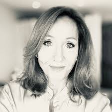 Victoria Davey's Instagram, Twitter & Facebook