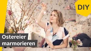 Zugegeben, das verzieren von ostereiern mit sorbischen techniken, ist eine große kunstfertigkeit! Eier Marmorieren Anleitung Fur Diy Osterdeko Otto