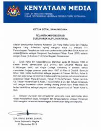 Ketua setiausaha negara datuk seri mohd zuki ali dalam kenyataan semalam memaklumkan seri paduka berkenan melantik dr mahathir sebagai perdana menteri interim, sementara menunggu pelantikan perdana menteri yang baharu selaras perkara 43 (2)(a) perlembagaan persekutuan. Bernama On Twitter Peguam Azhar Azizan Dilantik Pengerusi Spr Baharu Ksn