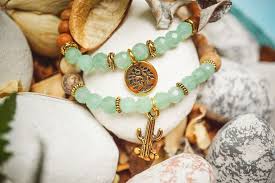 Vse Pro Naramky Z Mineralu Koralky Cz Diy Bracelets Bracelets Charm Bracelet