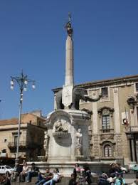 Wir gingen spazieren und schlenderten durch die kleinen gepflasterten straßen, am hafen entlang und über die märkte mit ihren fischständen (mit riesigen thunfischen und schwerfischen!!). Urlaub In Catania Sehenswurdigkeiten Und Aktivitaten
