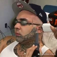 Después de que veas esto pensarás hasta tres veces antes de hacerte un  tattoo. 😭