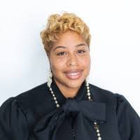 Donna Nickerson's Instagram, Twitter & Facebook