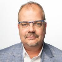 Lisa Sattler's Instagram, Twitter & Facebook