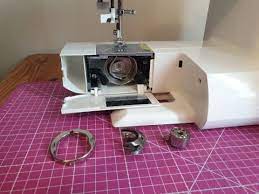tipps info singer brilliance wie ihr das spulengehause greifer usw zuruck in die nahmaschine legt youtube