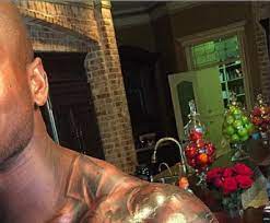 The running back tweeted a picture on friday night of his new tattoo, which runs over his chest and down his left arm. Photos Adrian Peterson Explains New Religious Tattoo Blacksportsonline