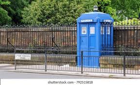 (united states) el baño de mujeres tiene cuatro cabinas, incluyendo una para discapacitados.the women's bathroom has four stalls, including one for disabled customers. Dottor Chi Download Di Sfondi Hd