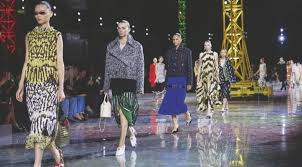 Paris Moda Haftası ve Trendlerin Fısıltısı: 2026 Sonbahar/Kış Bizi Ne Bekliyor?
