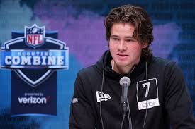Friday, november 19, 6:27am question, comment, feedback, or correction? Justin Herbert S Leadership Wins 2020 Nfl Draft S Most Absurd Criticism Sbnation Com