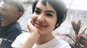 Kabar itu ramai dibicarakan setelah steffi zamora berfoto bersama dengan pidi baiq, penulis buku dilan 1990. 10 Potret Imut Steffi Zamora Kandidat Pemeran Cika Dalam Dilan 1991