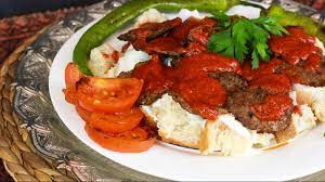 Döner is actually a popular turkish street food, but when it's done right like it's done in bursa, there's nothing like it. Iskender Kebap Turkisches Gericht Mit Donerfleisch Doner Iskender Kebabi Youtube