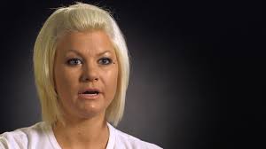 Beverly takes comfort in her home filled with tapes but her daughters try  to help her realize she needs to change the way she lives. Surprisingly,  it's her grandchildren that end up