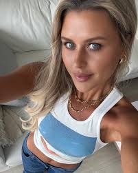 Wow your absolutely beautiful so gorgeous sweetheart