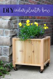 It's sized to hold an 18″ round plastic pot, which you can pick up in any garden center. Ginger Snap Crafts Diy Cedar Planter Box Tutorial