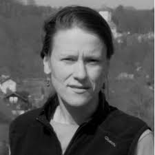 Investigating Water Storage Dynamics of Litter Layer: Impact of Mixing and  De-cay of Pine Needles and Oak Leaves[v1]