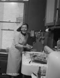 Billie Holiday In 1957 At 43 West 93rd St Apt Of Bill And Maely Dufty Bill A New York Post Editor Co Wrote Her Autobiography L Billie Holiday Lady Sings The Blues