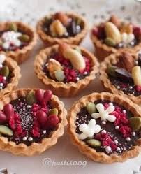 バレンタイン 簡単デコ生チョコミニタルト by pastis009 レシピ ミニタルト 生チョコ 生チョコ ラッピング