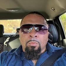 Dennis Ward's Instagram, Twitter & Facebook