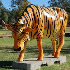 The border collie calls vanessa and pete o'keefe's three hectare kialla property home and spends his time running laps and playing with dorper sheep. Cows Of A Different Color The Moooving Art Project Urbanist