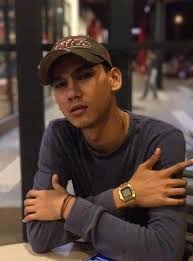 For this project, i thought of including him as well because i have found the best song. Biodata Dan Latar Belakang Penyanyi Mk K Clique Iluminasi