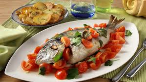 L'orata all'acqua pazza è un leggerissimo e appetitoso secondo piatto a base di pesce. Orata All Acqua Pazza Patate Secondchef