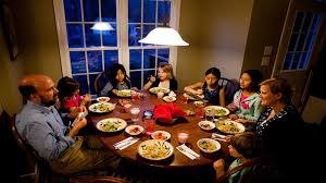 A video regarding etiquette of table manners by using low cost production via window movie maker. Perhatikan Etika Menerima Panggilan Telpon Saat Makan Bersama Okezone Lifestyle