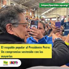 El presidente Gustavo Petro mantiene un...