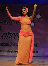 Maybe you would like to learn more about one of these? Des Costumes De Danse Orientale Expliques Par Ballet Daloua Women Sports