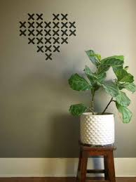 19 Ideas Originales Para Decorar Tus Paredes Con Cinta Adhesiva Decoracion De Unas Decoraciones De Pared De Bricolaje Decorar Paredes