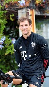 Die aktuellen fc bayern münchen trikots im offiziellen fanshop des ⭐rekordmeisters. Pin Auf Leon Goretzka