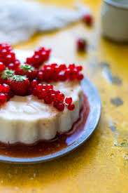 Kokospudding Mit Beschwipsten Erdbeeren In Madeirawein Rezept In 2020 Kokospudding Madeira Wein Dessert Ideen