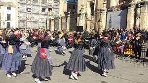 Ostenta el título de «muy noble y muy leal ciudad de jaén, guarda y defendimiento de los reinos de castilla» y es conocida como la «capital del santo reino». Turismo Jaen On Twitter Melenchones Y Bailes Populares De Jaen A Cargo De Lolatorresjaen En La Plaza De Sta Maria Yoestareensananton Tradicion Https T Co Fjfvnyofqk