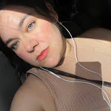 The Revolution Makeup x Bratz collection is making its way to Ulta Beauty  stores in the U.S. stores with gorgeous displays! Pictures courtesy of  @themisfittoycollector