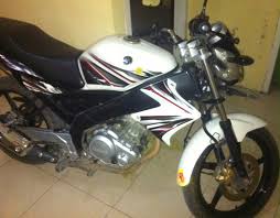Contohnya seperti gambar dibawah ini warna putih selain warna hitam konsep modifikasi vixion 2012 warna putih juga tidak kalah keren. Vixion Putih Hitam 2012 Jual Motor Yamaha Vixion Jawa Barat