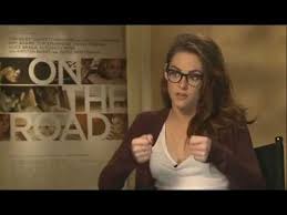 Sam riley garret hedlund kristen stewart amy adams tom sturridge elisabeth moss danny morgan kirsten dunst viggo mortensen. Kristen Stewart On The Road On Sidewalks Entertainment Youtube