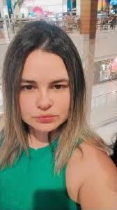 Dizem que abrir um sorriso é a melhor maneira de mandar a tristeza embora.  E mesmo que pareça difícil, é importante se ater até aos pequenos momentos  de alegria do dia a dia.