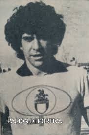 📷 : Foto recuerdo de 1970 📌 Con plantel de Lota Schwager en cuadrangular  de Valparaíso preparatorio a su participación en primera división.  #pasióndeportivaretro #marcoslocutor