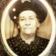 Pink and blue casita, San Juan. Beige casita, Hawaii. Puerto Ricans in  Hawaii modeled their homes after the ones in Puerto Rico. #puertorico  #hawaii #casita #mosquitero #badbunny @julitogaston212