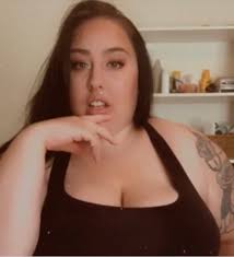 April foxx (@momma.isabell)