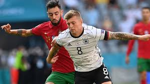 En munich, alemania igualó 2 a 2 con hungría, que quedó eliminada, mientras que en budapest, francia empató con portugal por idéntico resultado. Osk97lu1bcom0m