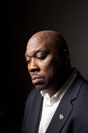 Bruce_Carter.jpg?1527713514